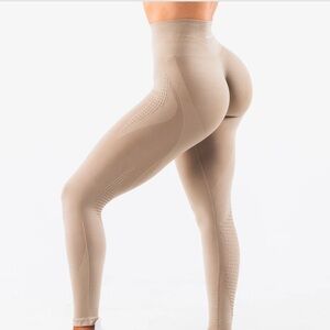 Alphalete Amplify contour legging NWT